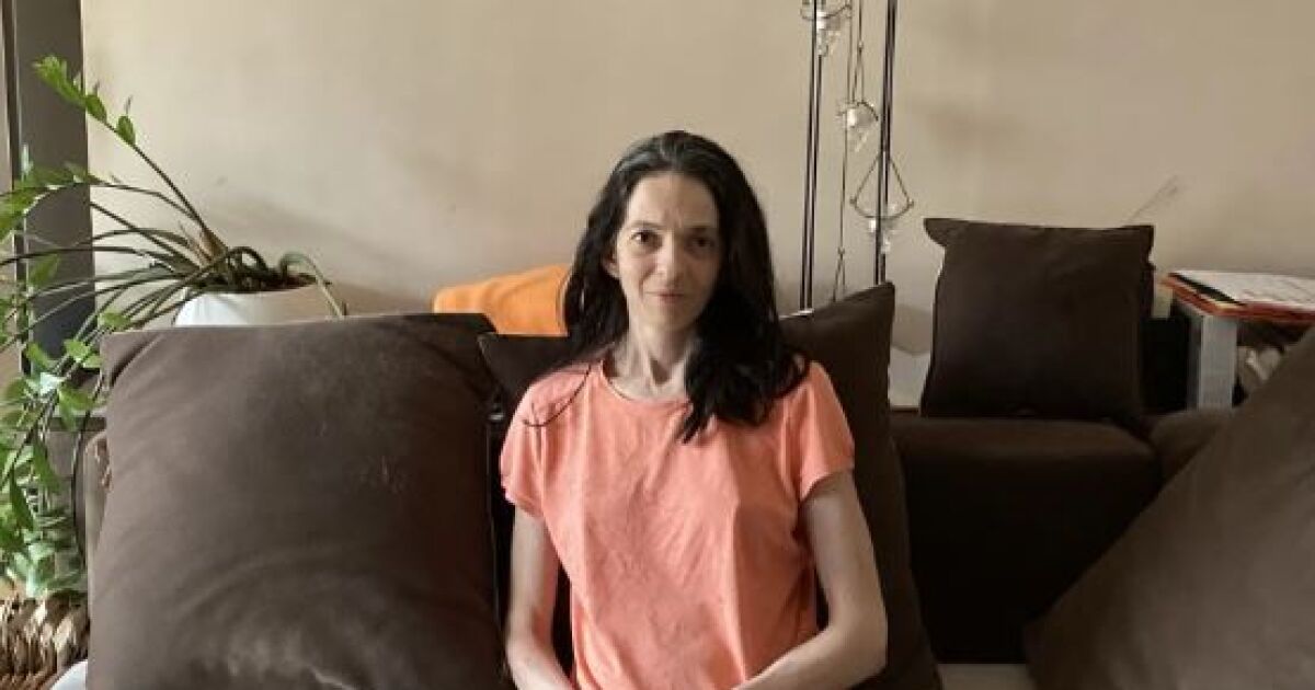 Майка на две деца страда от рядко неврологично заболяване и