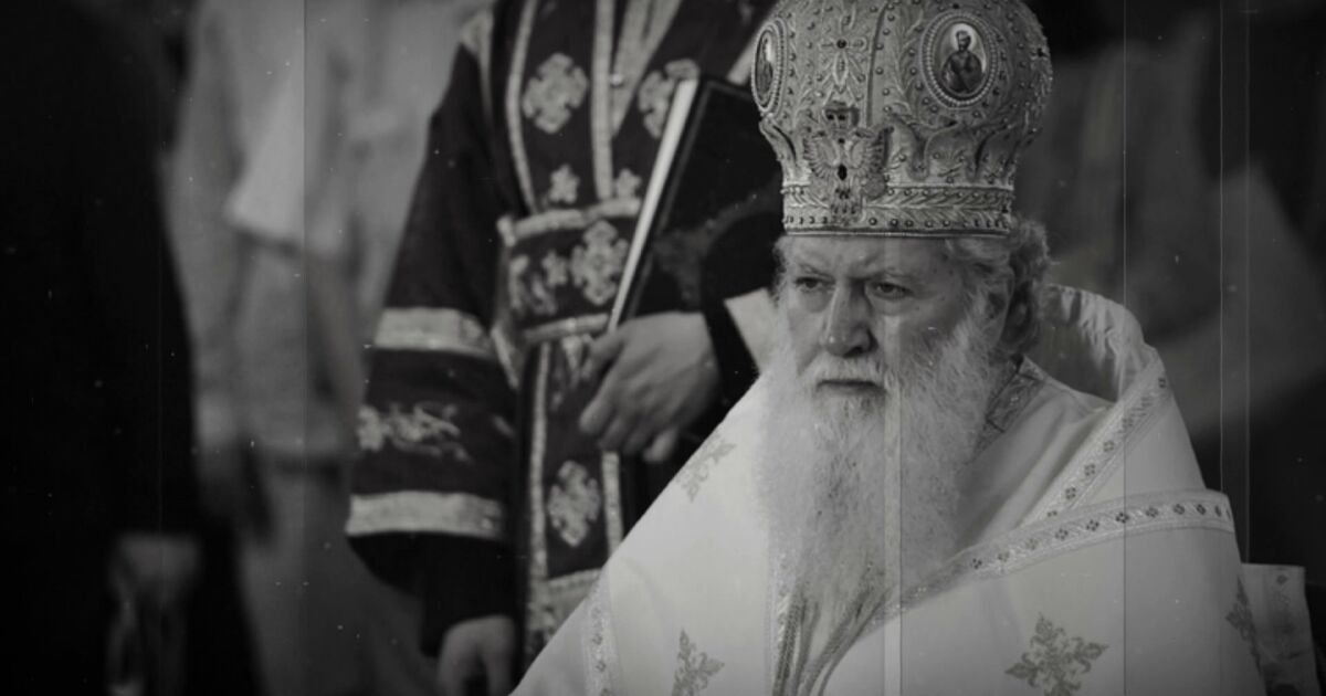 Тленните останки на патриарх Неофит днес ще бъдат положени за