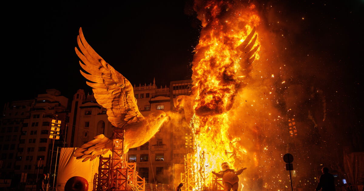 Във Валенсия се проведе ежегодният фестивал Фалас“. Той се отбелязва