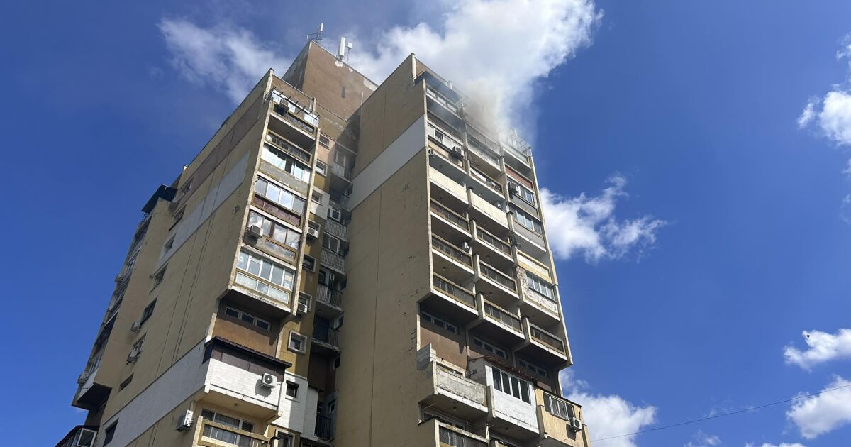 Пожар гори в апартамент в столичния квартал Дружба“. Запалилото се
