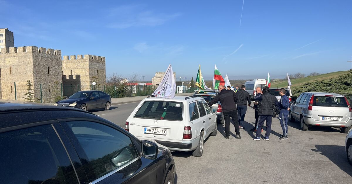 Протестно автошествие и пътни блокади на енергетици от Маришкия басейн.