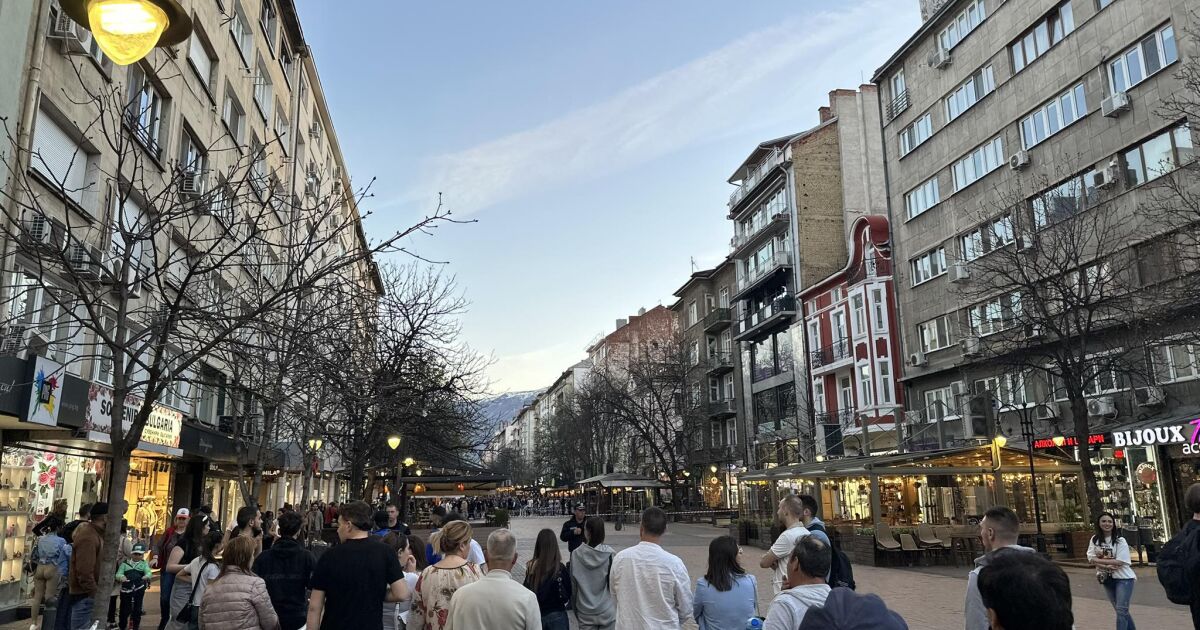 Бомбена заплаха в пешеходната част на бул. Витоша“ стресна разхождащите