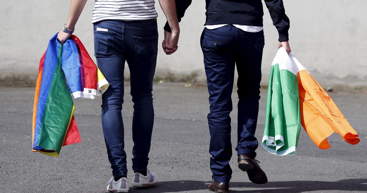 Гърция узакони еднополовите бракове с решение на парламента. Законопроектът беше