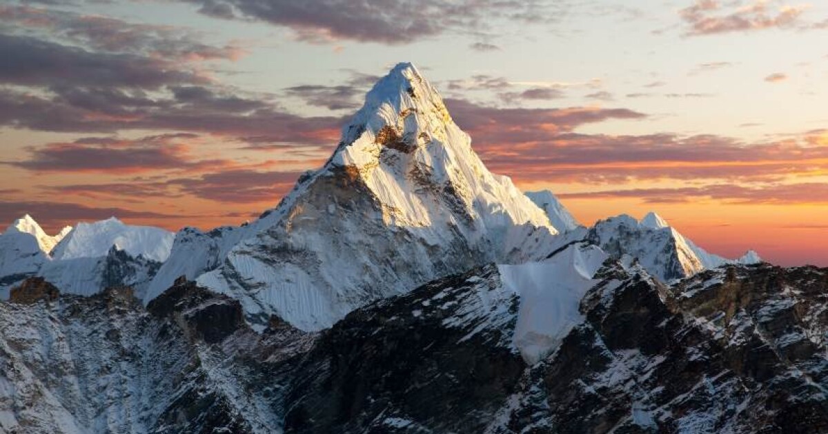 Исторически ден на Еверест. Два рекорда бяха поставени за изкачването