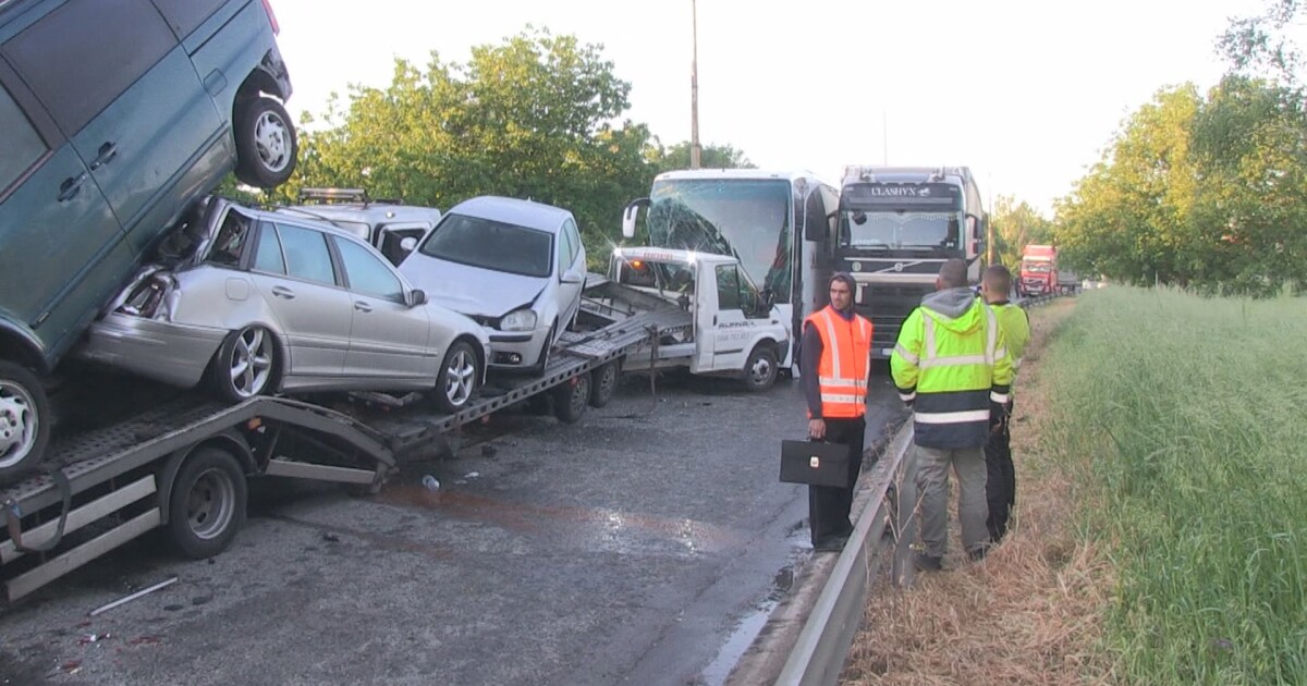 Снимка: Експерт: И лошото състояние на пътя е причина за катастрофата с цистерна