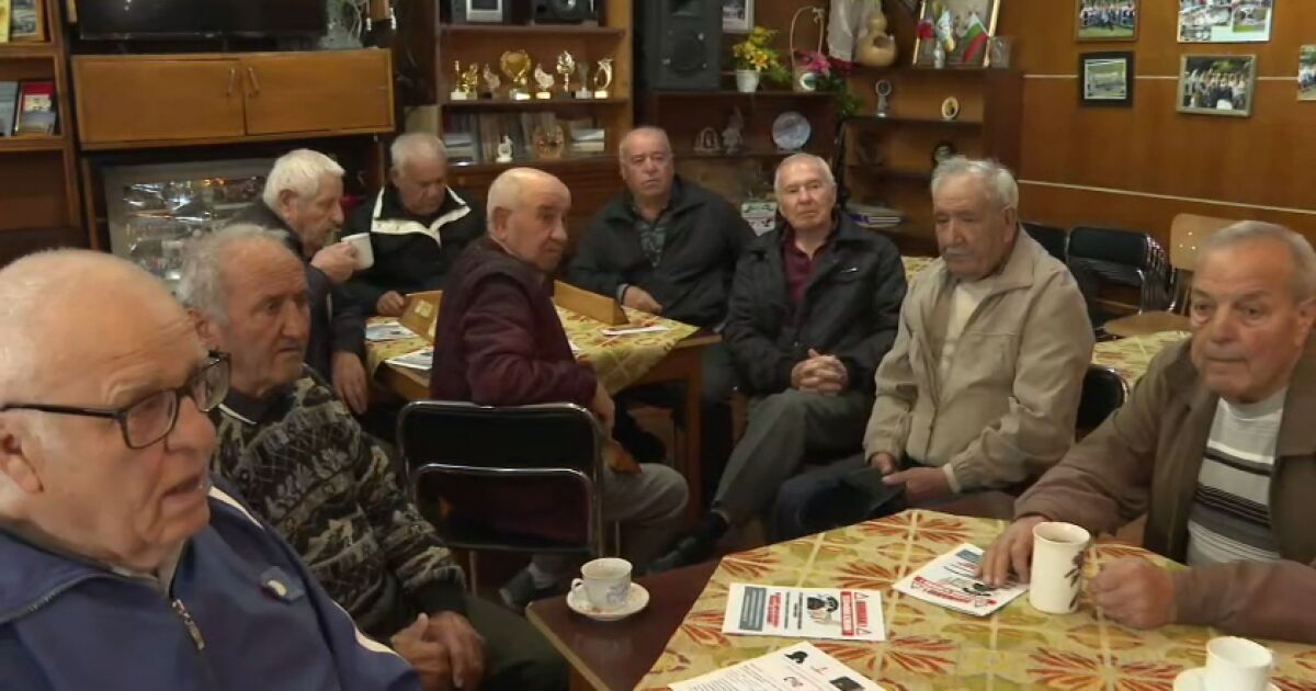 Прокурори на среща в пенсионерски клубове в Добрич. Как обвинителите обучават