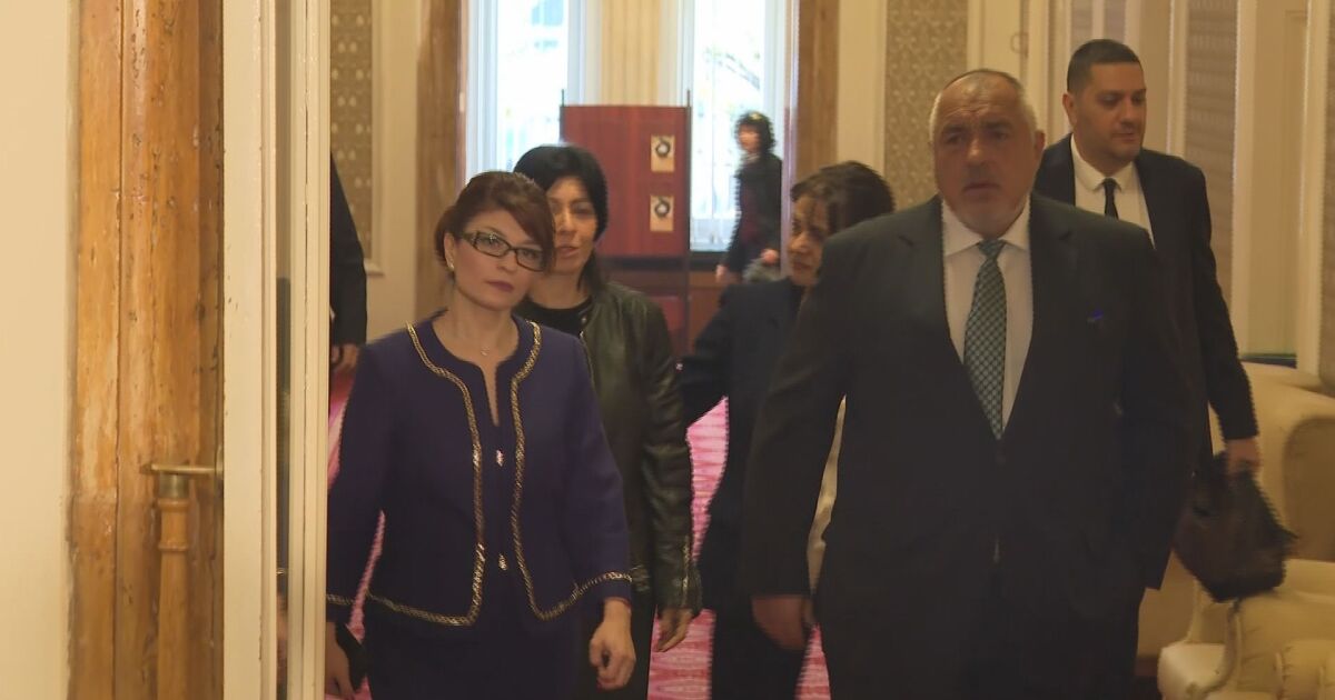 В навечерието на първия мандат - преговорите за кабинет са