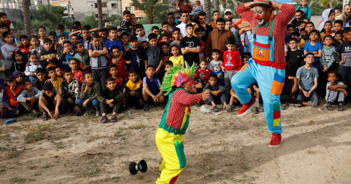 Представители на Палестинския травматичен център се облякоха като клоуни, за