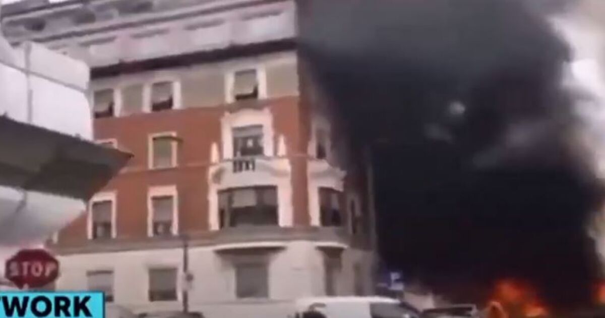 Мощна експлозия избухна в центъра на Милано. Няколко автомобила са