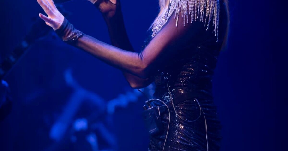 Примата българската естрада Лили Иванова беше удостоена със специална награда