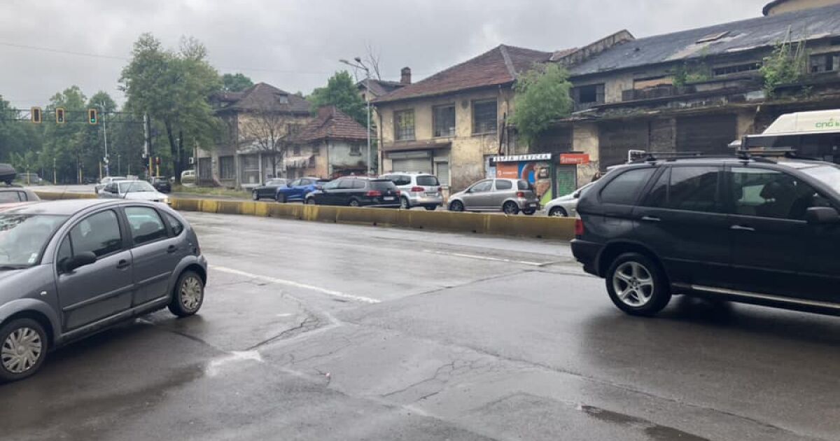 Кола е блъснала пешеходец в София. За това съобщават във