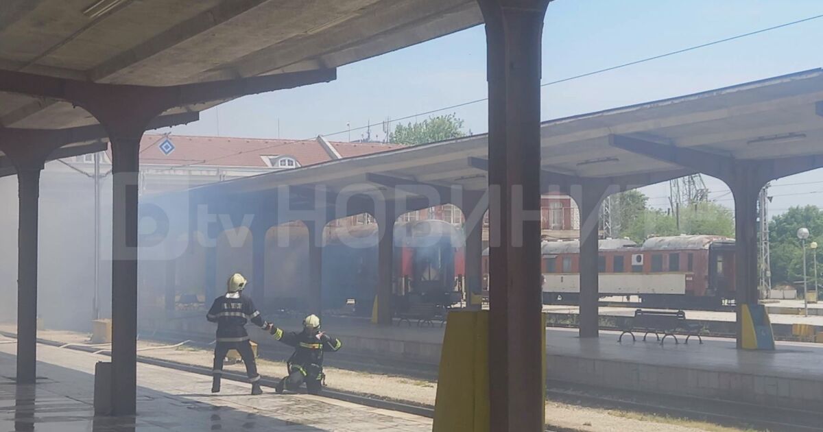 Вагон се запали на ЖП гарата във Варна.  Снимка: btvnovinite.bg