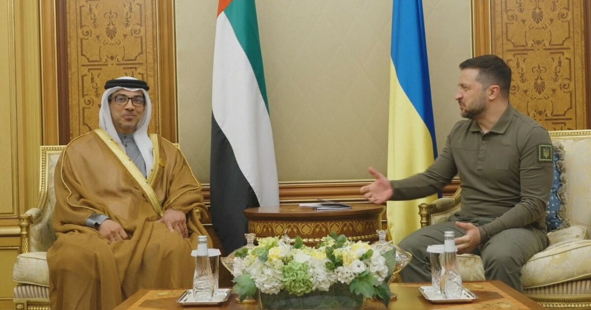 Украинският президент Володимир Зеленски е на визита в Саудитска Арабия.