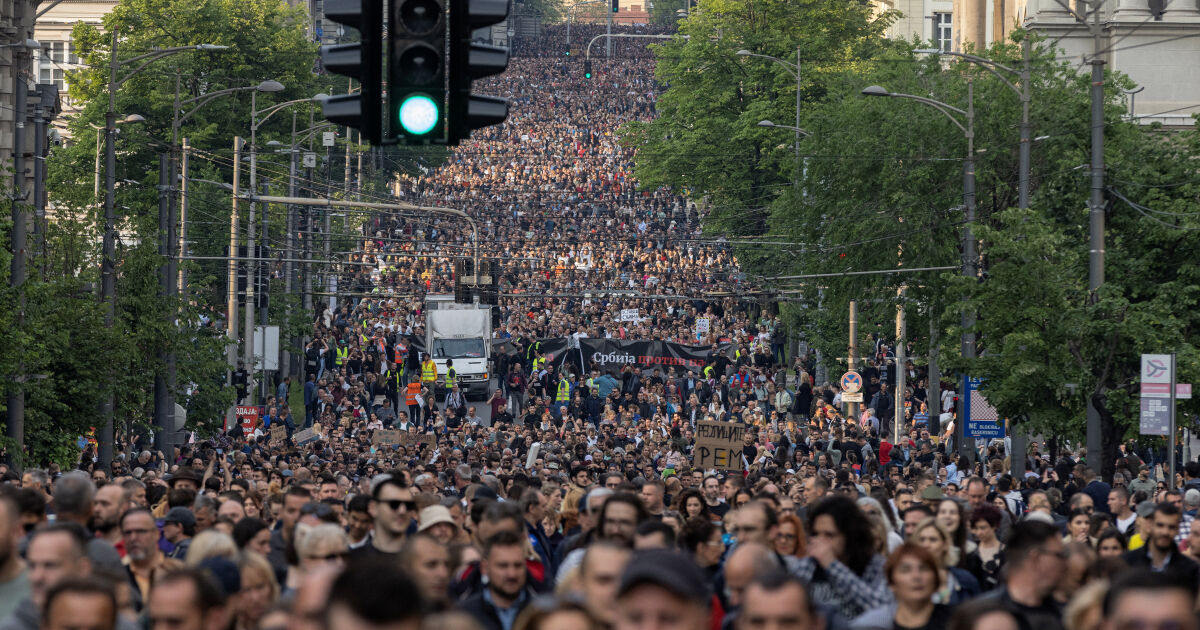 Над 150 000 души протестираха снощи в Белград срещу насилието