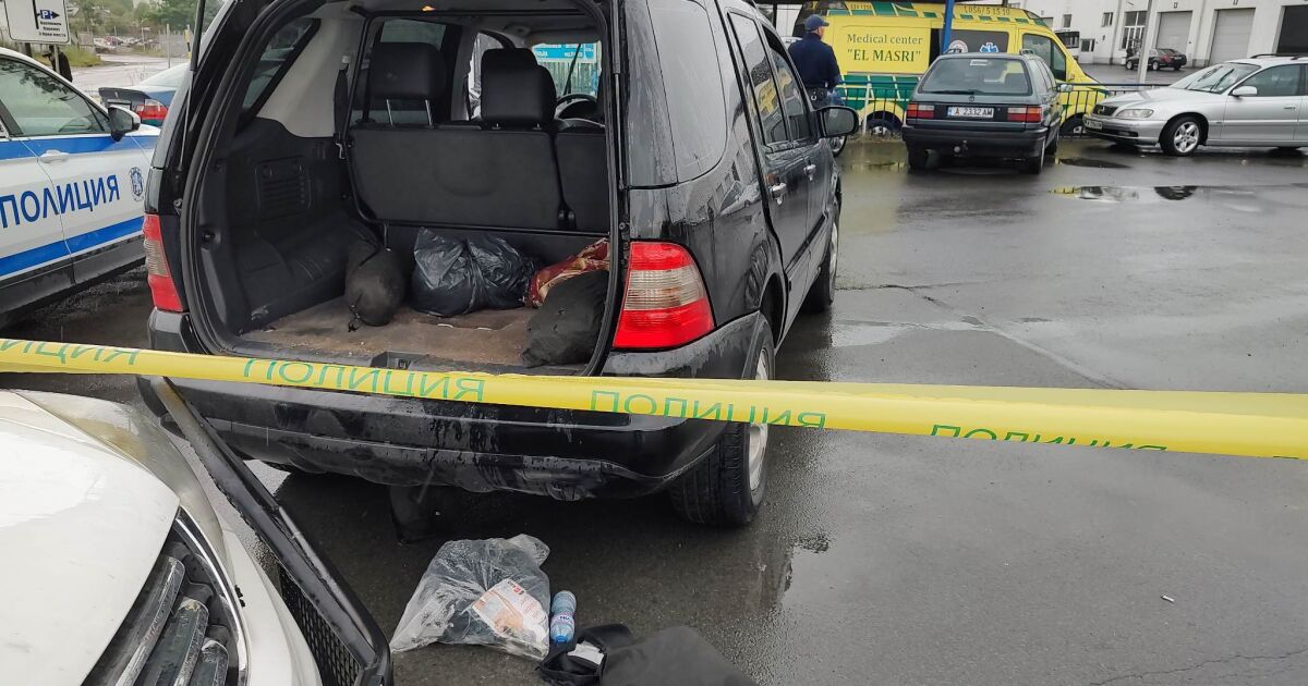 26 годишен мъж от пакистански произход и осем мъже, самоопределили