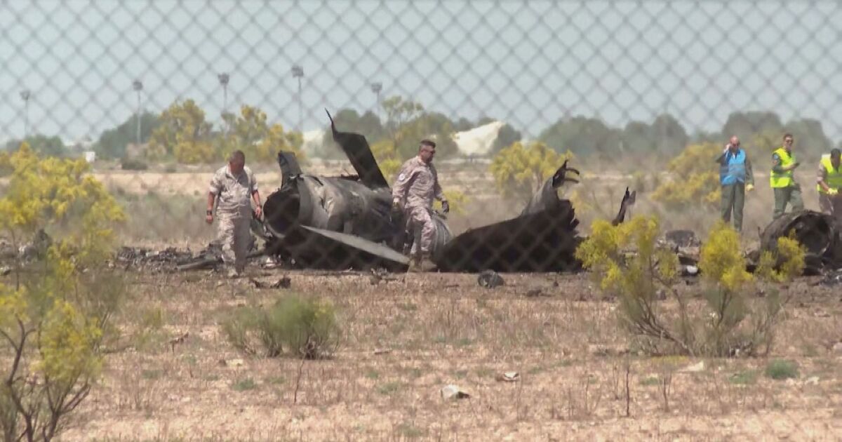 Испански изтребител F-18 се разби във военновъздушната база Сарагоса. Пилотът