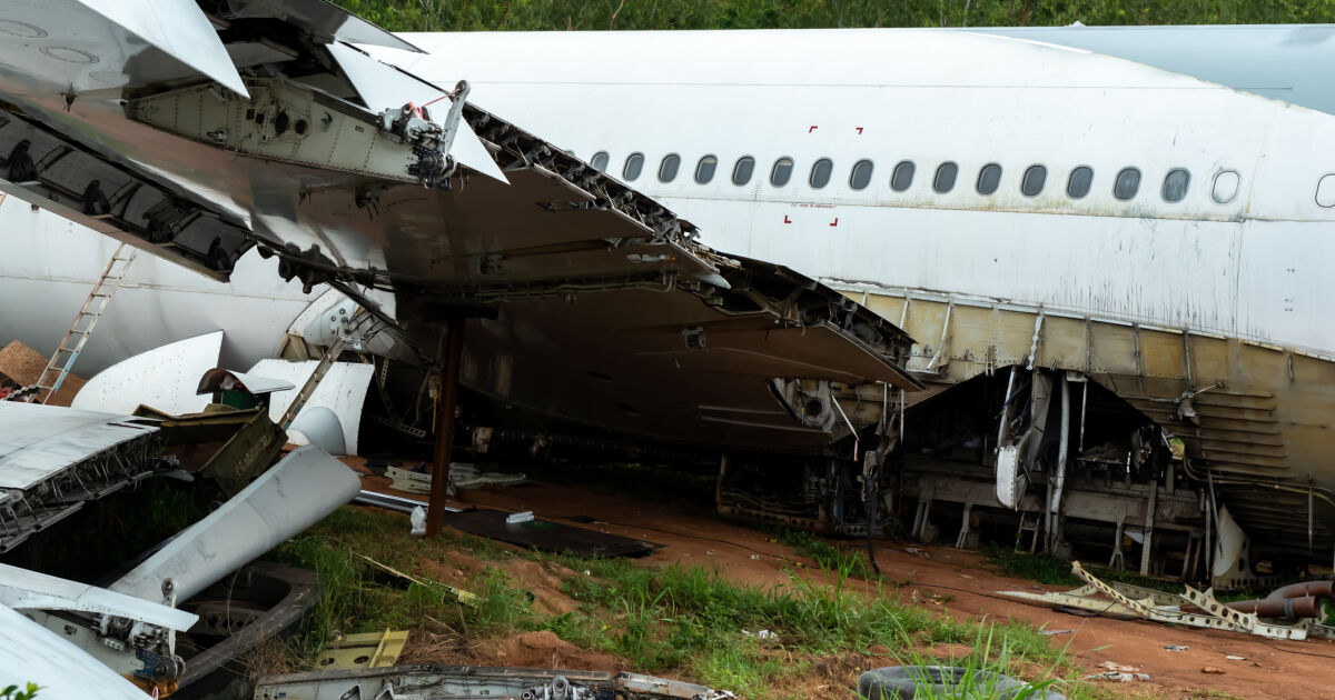 Трима души загинаха, след като самолета им се разби в