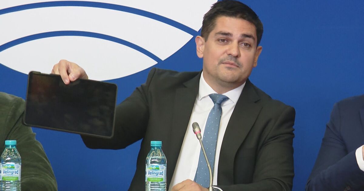 Радостин Василев обяви, че е заплашван заради действията си, свързани