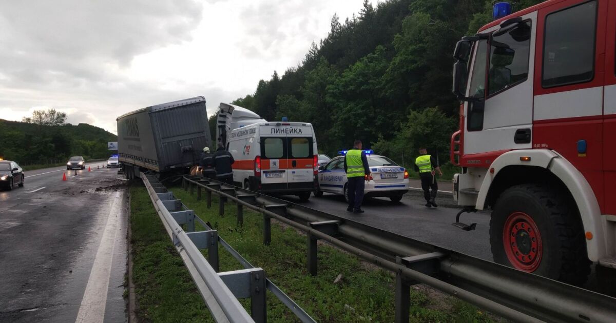 Катастрофа на магистрала Tракия“. Тази вечер малко след 19:00 часа