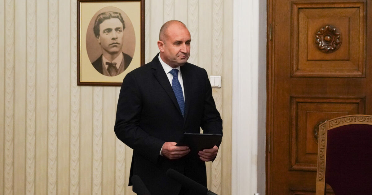 Президентът Румен Радев връчва втория мандат за редовен кабинет на
