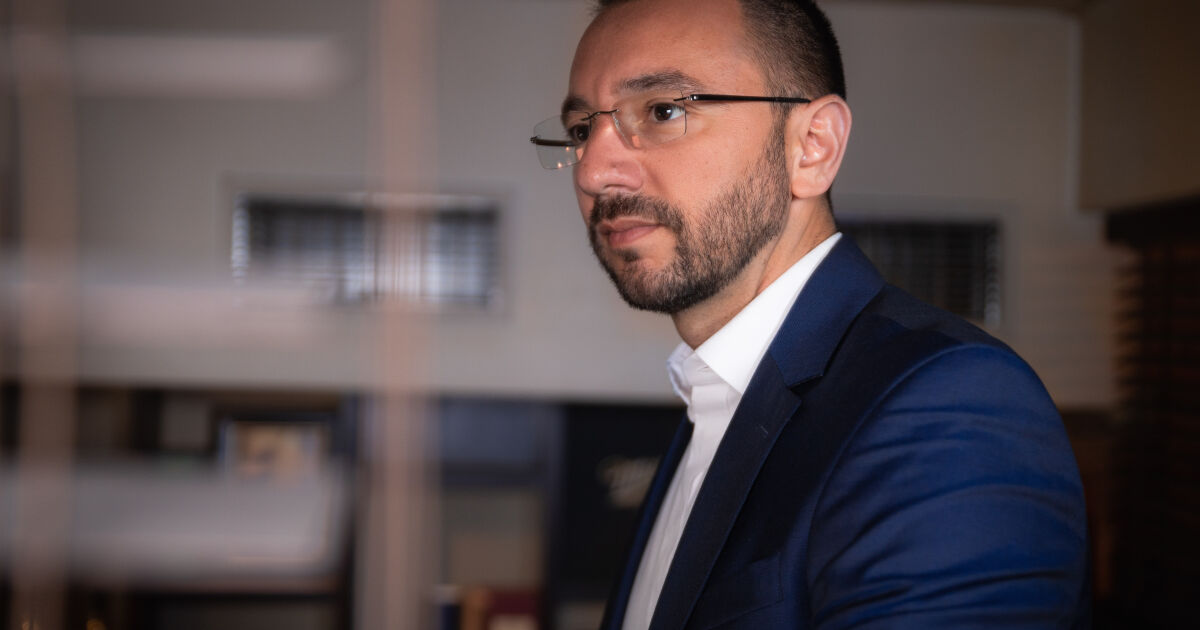 Коалицията ГЕРБ-СДС регистрира кандидата си за кмет на София. Това