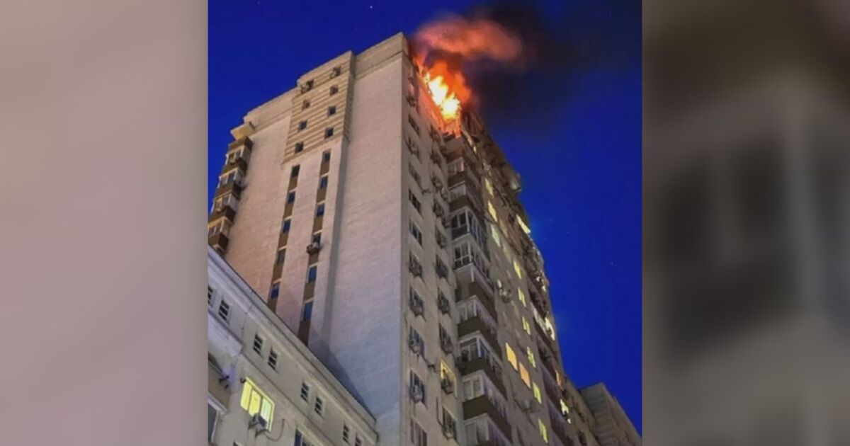 Взривове са чути в Киев, а няколко жилищни сгради са подпалени,