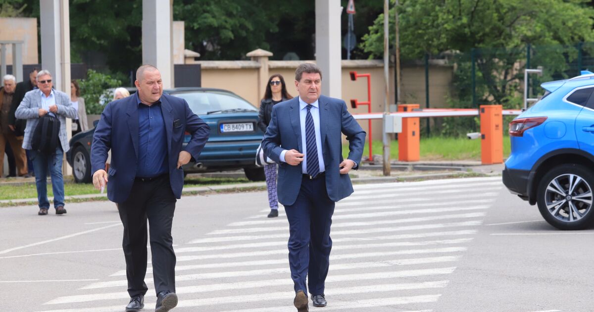 Бизнесменът Валентин Златев влезе на разпит в прокуратурата заради аферата, известна