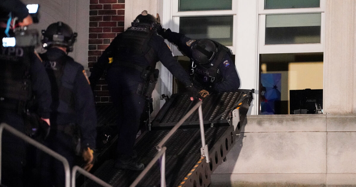 Полицията на Ню Йорк нахлу в кампуса на Колумбийския университет,