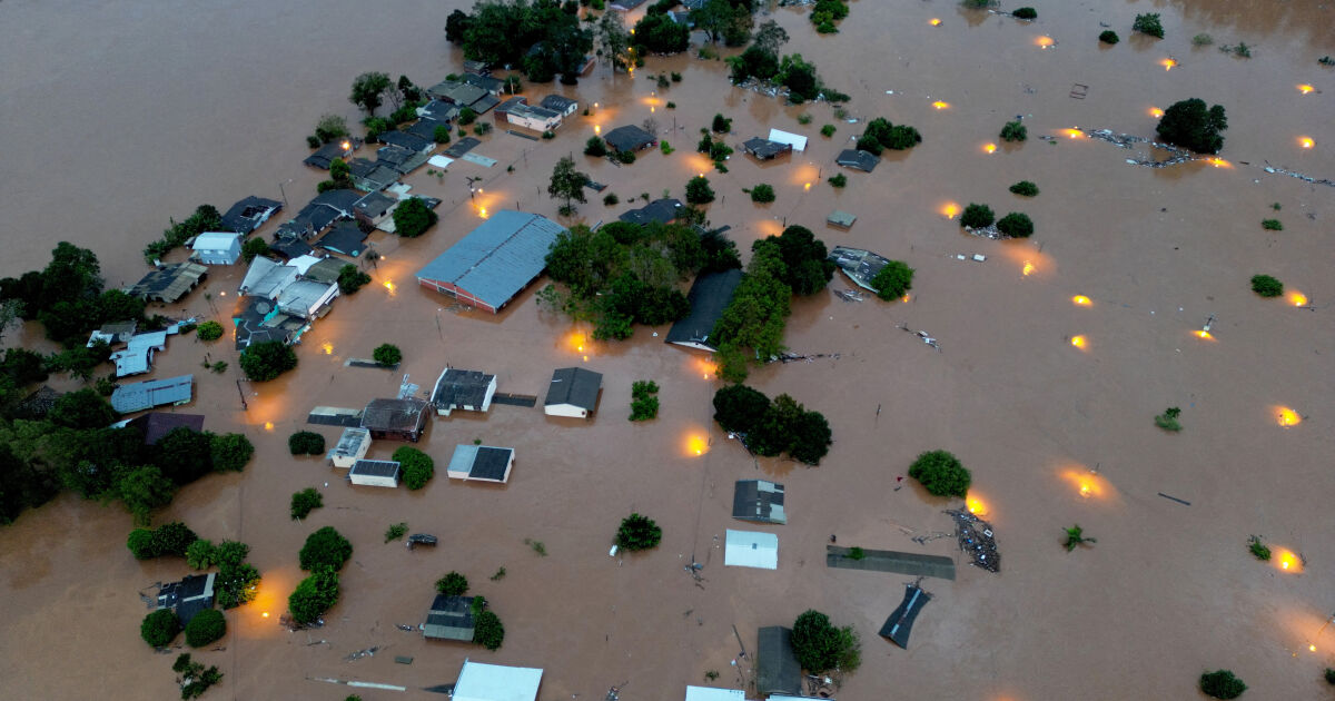 Най-малко 29 души са загинали при драматични наводнения в Бразилия,