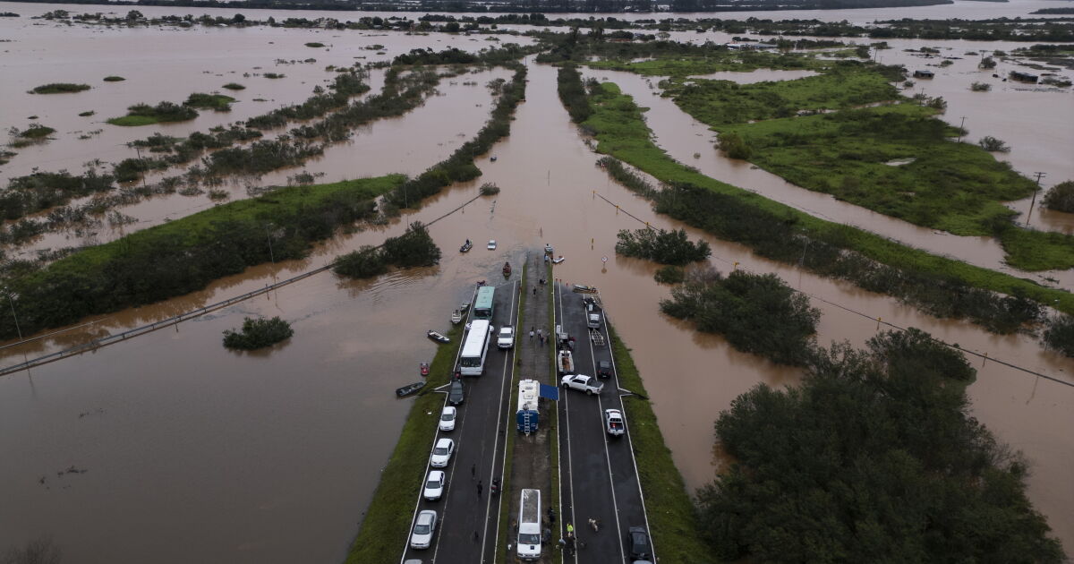 Южните части на Бразилия са в бедствено положение заради най-тежките