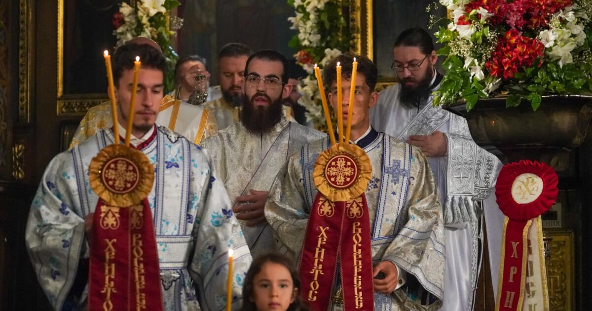 Православният свят празнува чудото на Възкресение Христово!Хиляди посрещнаха най-големия християнски