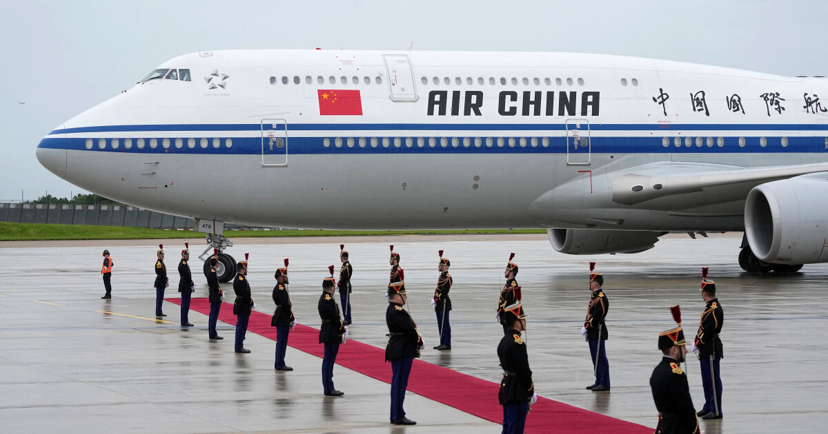 Китайският президент Си Дзинпин пристигна в Париж. Той ще се