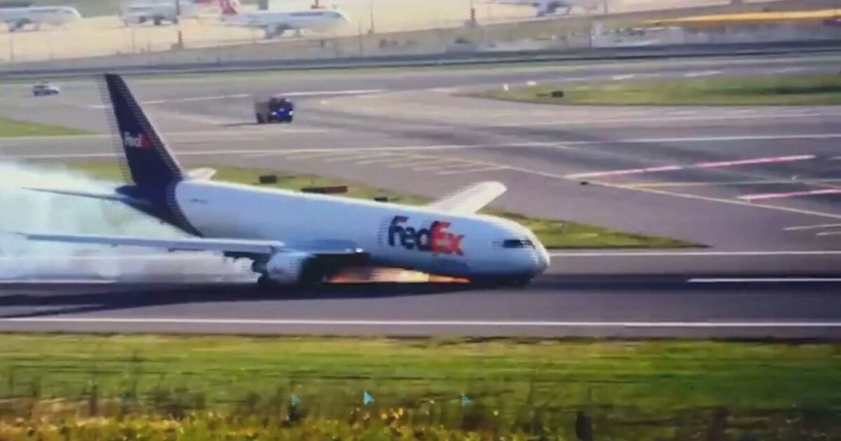 Товарен самолет е направил аварийно кацане на летище Истанбул“ тази