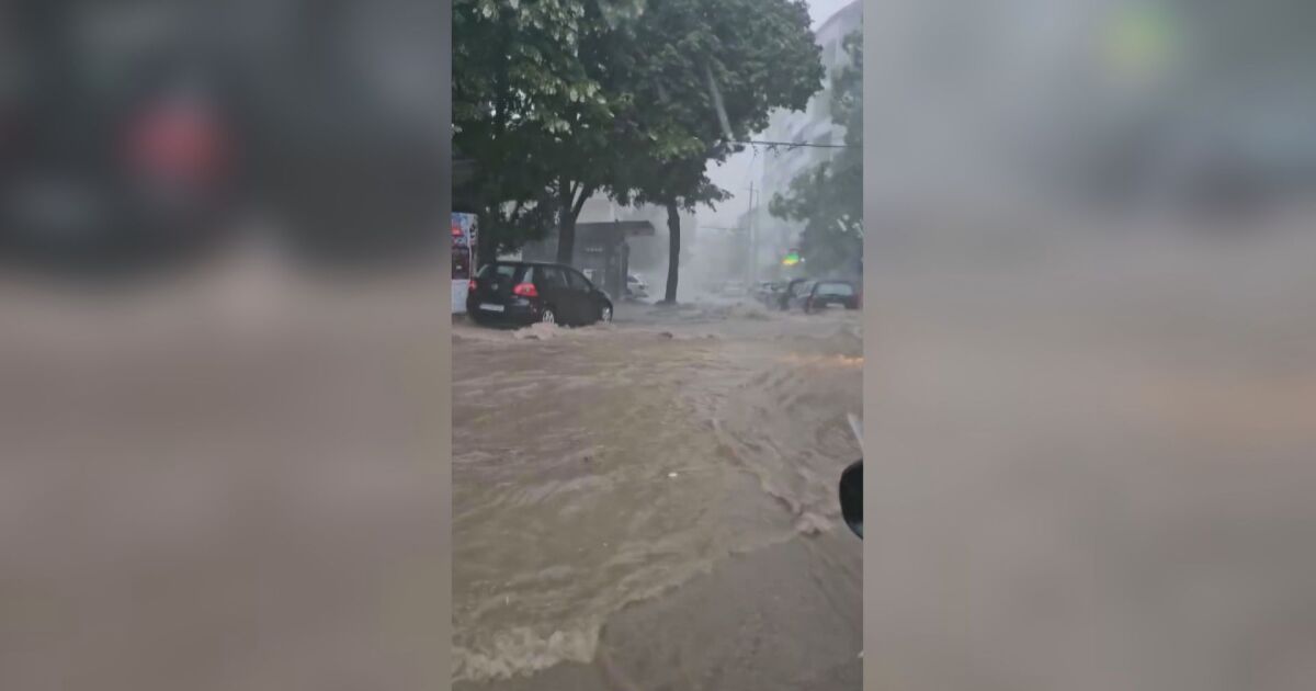Photo of Catastrophe à Pleven : fortes pluies, tonnerre et grêles (vidéo)
