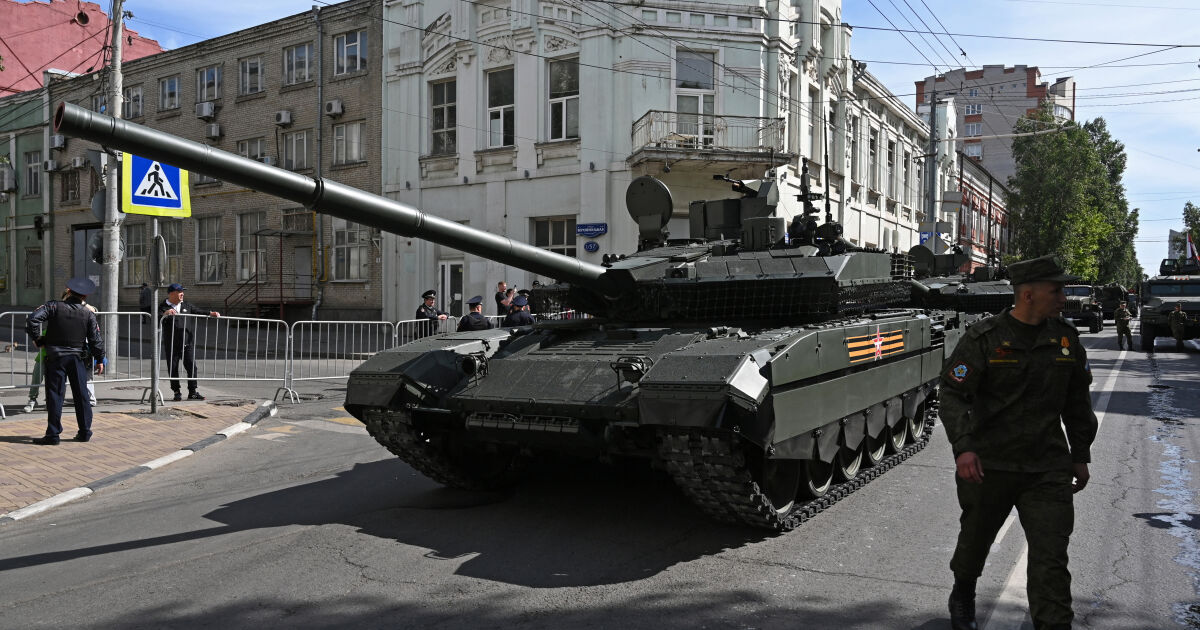 Русия отбеляза с традиционен военен парад на Червения площад Деня