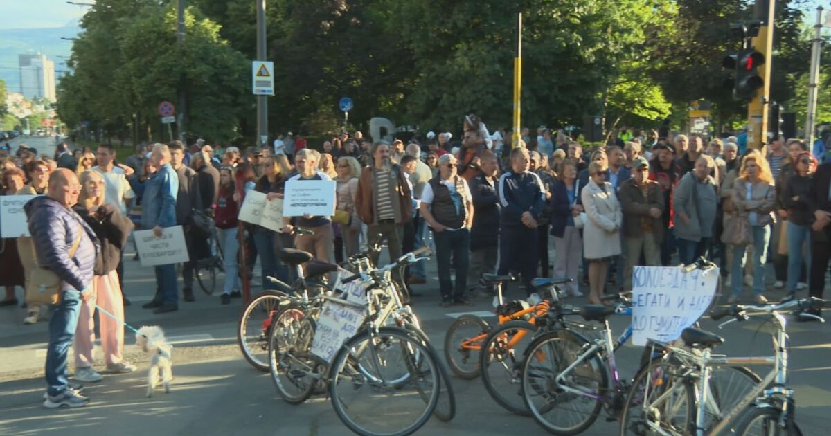 Протест срещу реорганизацията на движението в центъра на София се