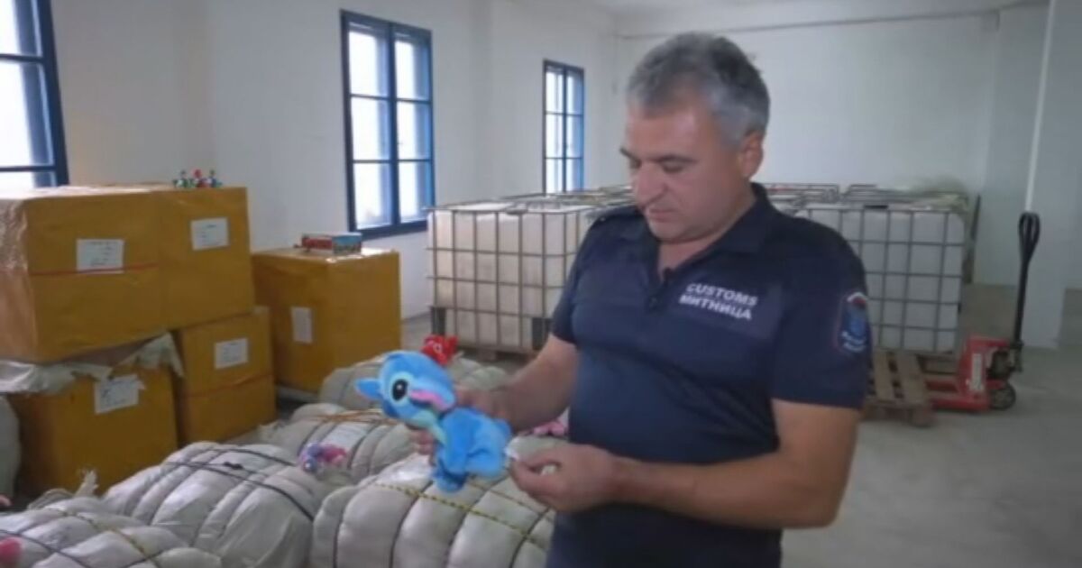 Задържаха 10 000 фалшиви детски играчки на Ферибот Оряхово.На 12
