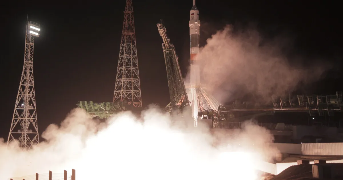 Русия е изстреляла ракета Союз“, носеща военен сателит в Космоса.