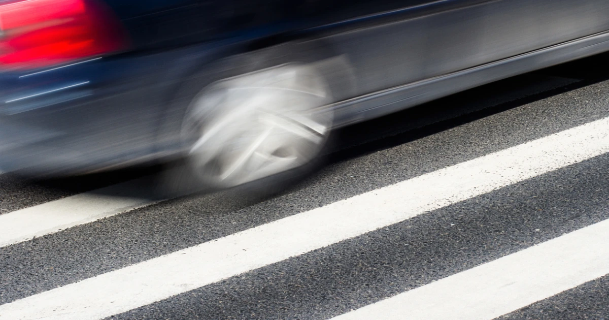 Служител на МВР блъсна 9-годишно дете на пешеходна пътека в