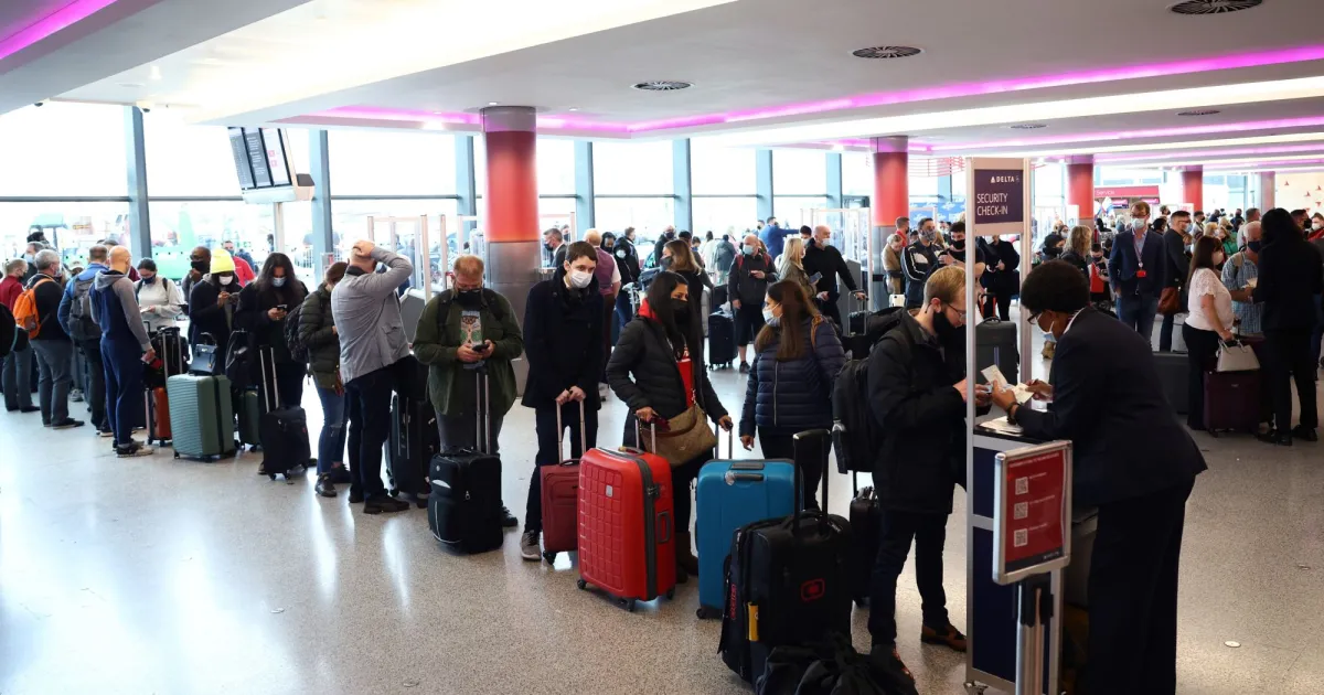 350 служители на лондонското летище Хийтроу“ започват тридневна стачка. Летището