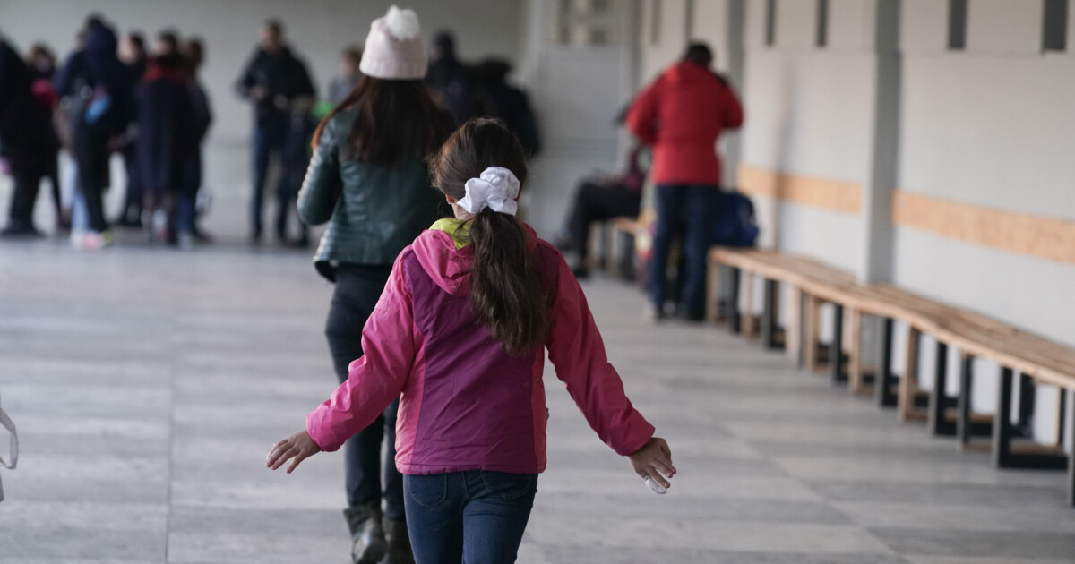 194 деца от спортното училище в Пловдив са яли пиле
