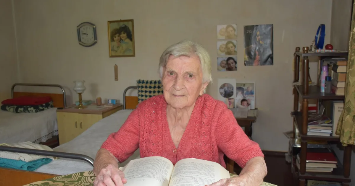 ви срещаме с един дълголетен и заслужил учител от Ловеч.