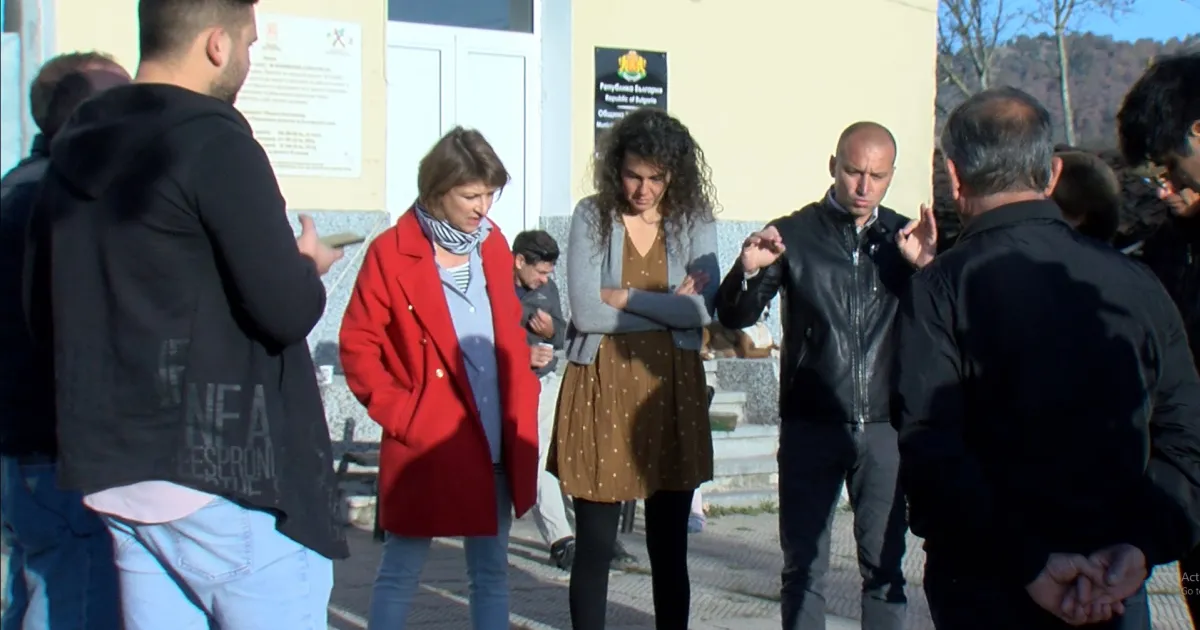 Жители от три Благоевградски села на протест срещу открит рудник