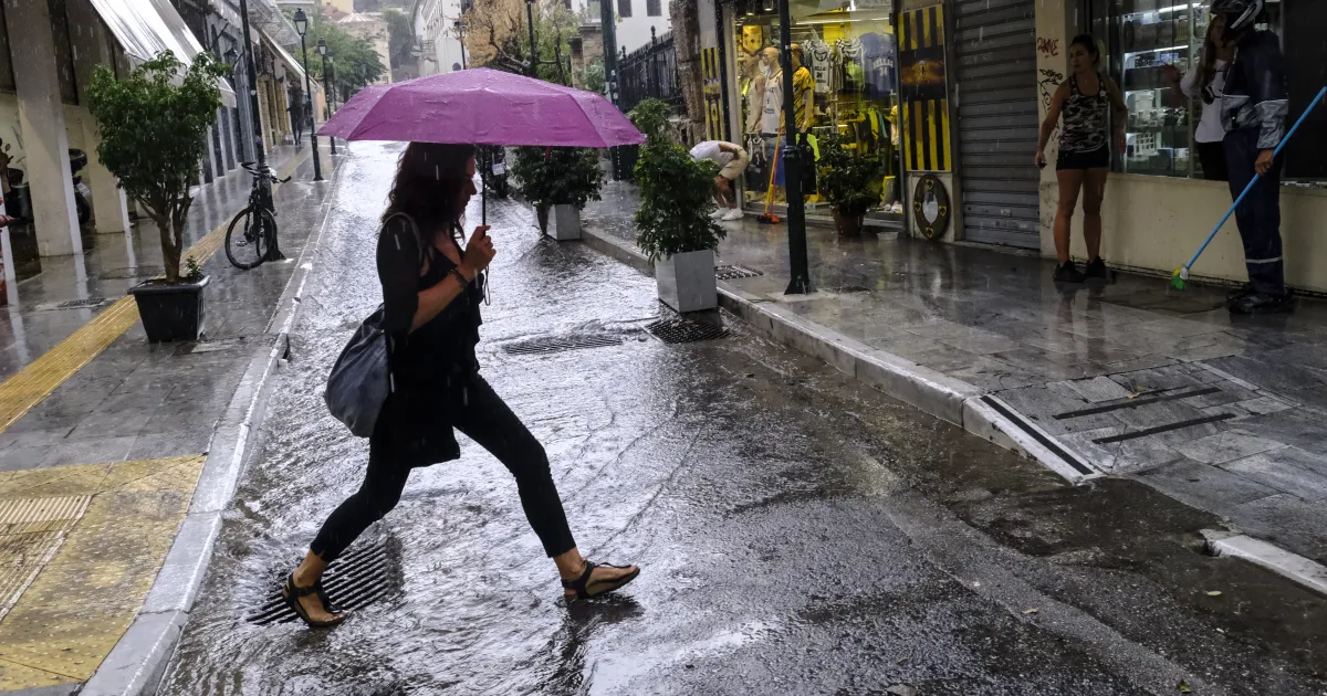 Властите в Гърция предупреждават за опасни наводнени пътища. “Ева обхвана