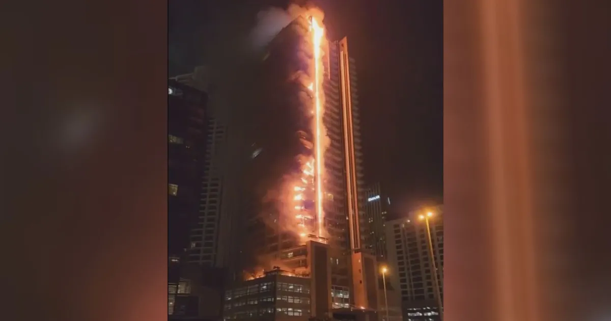 се разрази в 35-етажна сграда в Дубай близо до емблематичния