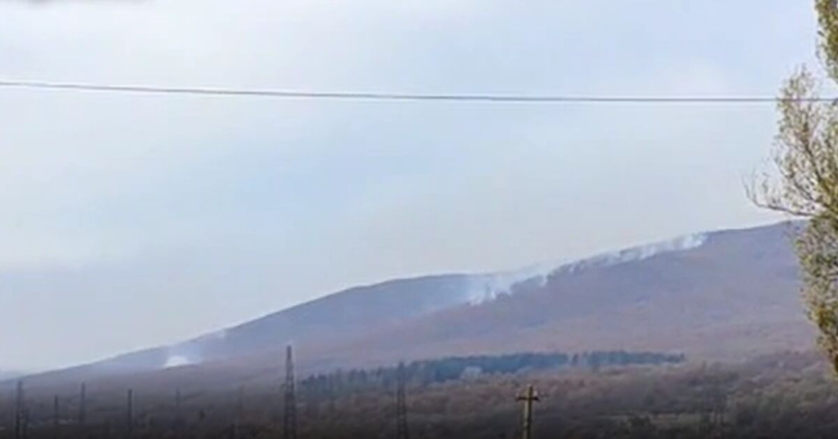 Пожарът край полигона в Ново село е локализиран. Огънят все