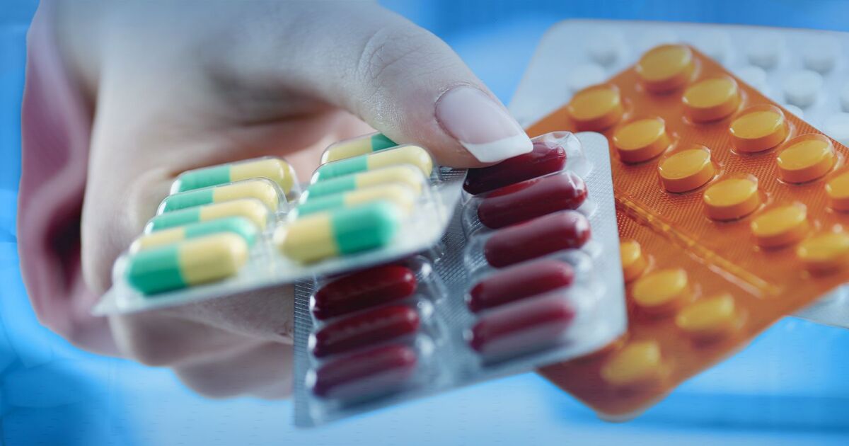 Търговци, свързани с аптеки, са изнасяли незаконно дефицитни лекарства. Това