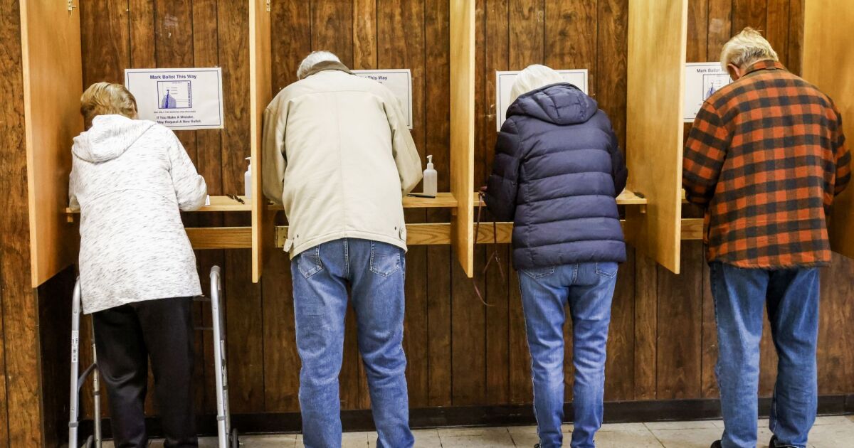 Американците гласуват на ключови междинни избори, които ще предопределят политическия