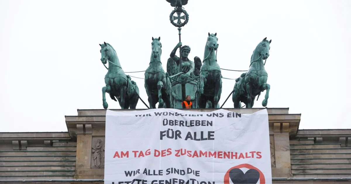 100 000 германци протестират по улиците на страната всяка седмица