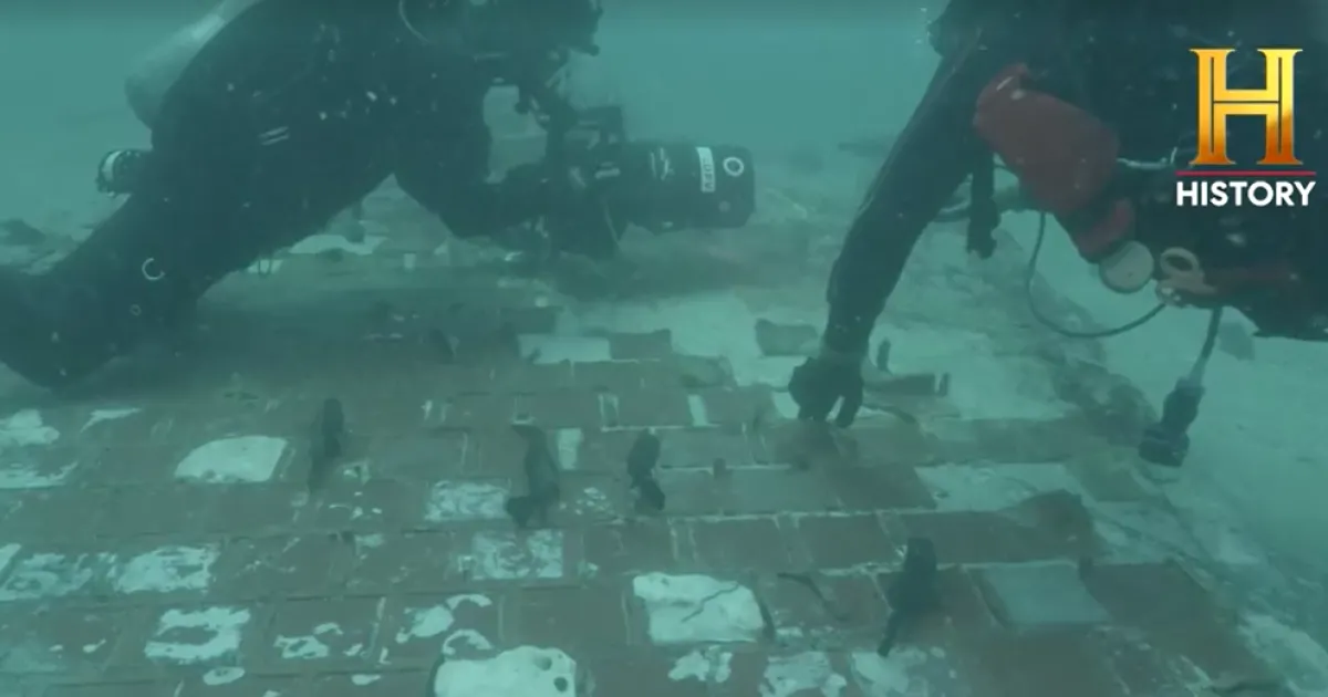 останки от совалката Чалънджър край Флорида. Екипът незабавно се е